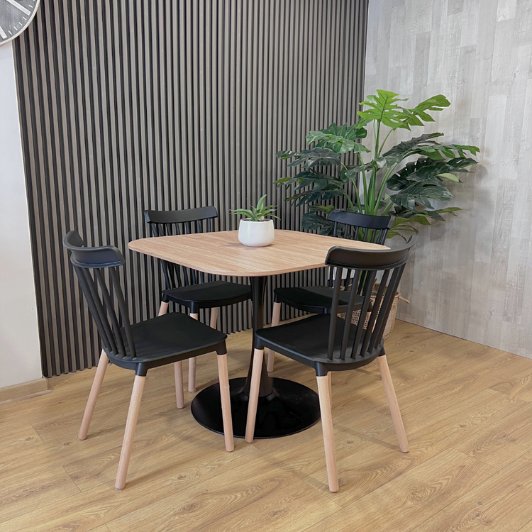 Comedor Mesa Tulip 90x90 cm + 4 Sillas Windsor Negra | Diseño Compacto